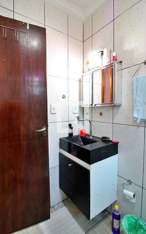 Casa à venda com 100m², 3 quartos e sem vagaBanheiro