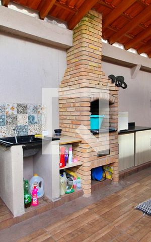 Casa à venda com 100m², 3 quartos e sem vagaÁrea de Serviço / Esoaço Gourmet