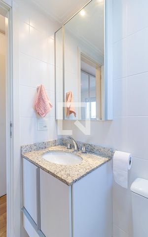 Apartamento para alugar com 65m², 2 quartos e 1 vaga Apartamento para alugar com 65m², 2 quartos e 1 vagaBanheiro da Suíte