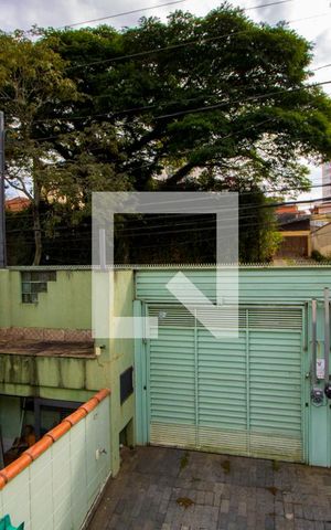Casa à venda com 330m², 3 quartos e 6 vagas Casa à venda com 330m², 3 quartos e 6 vagasVista do quarto 2
