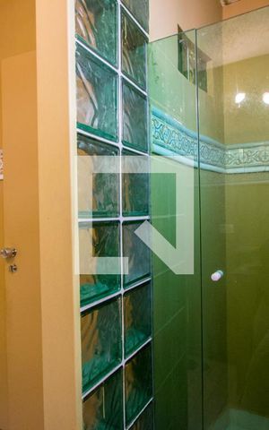 Casa à venda com 330m², 3 quartos e 6 vagas Casa à venda com 330m², 3 quartos e 6 vagasBanheiro social