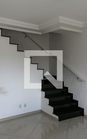 Casa à venda com 90m², 2 quartos e 3 vagas Casa à venda com 90m², 2 quartos e 3 vagasSala