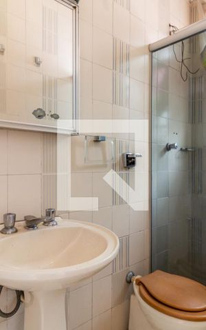 Casa à venda com 272m², 4 quartos e 4 vagas Casa à venda com 272m², 4 quartos e 4 vagasBanheiro 2