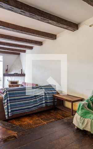 Casa à venda com 272m², 4 quartos e 4 vagas Casa à venda com 272m², 4 quartos e 4 vagasSala