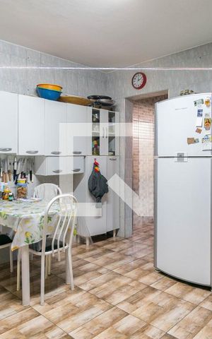 Casa à venda com 280m², 3 quartos e 4 vagas Casa à venda com 280m², 3 quartos e 4 vagasCozinha