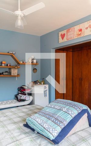 Casa à venda com 280m², 3 quartos e 4 vagas Casa à venda com 280m², 3 quartos e 4 vagasSuíte