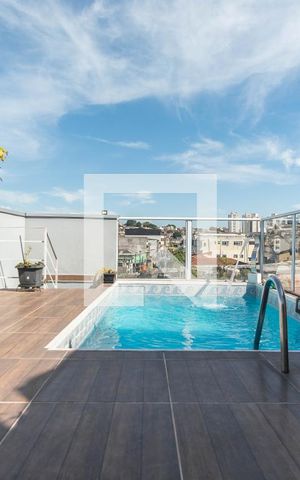 Casa à venda com 280m², 3 quartos e 4 vagas Casa à venda com 280m², 3 quartos e 4 vagasPiscina