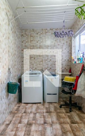 Casa à venda com 280m², 3 quartos e 4 vagas Casa à venda com 280m², 3 quartos e 4 vagasÁrea de Serviço
