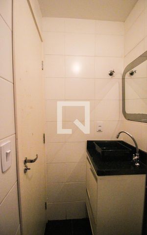 Apartamento à venda com 30m², 2 quartos e sem vaga Apartamento à venda com 30m², 2 quartos e sem vagaBanheiro