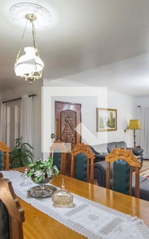 Casa à venda com 303m², 4 quartos e 4 vagas Casa à venda com 303m², 4 quartos e 4 vagasSala
