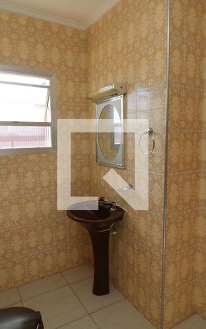 Casa à venda com 200m², 3 quartos e 2 vagasBanheiro 