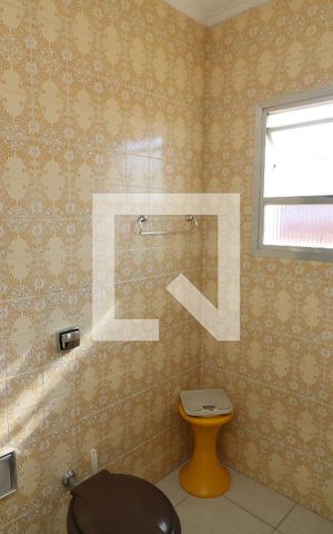 Casa à venda com 200m², 3 quartos e 2 vagasBanheiro 