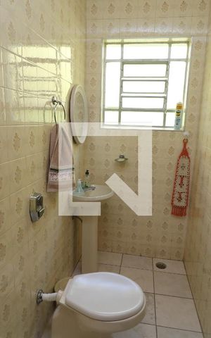 Casa à venda com 200m², 3 quartos e 2 vagasSuíte banheiro 