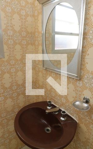 Casa à venda com 200m², 3 quartos e 2 vagasBanheiro 