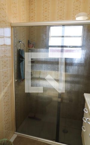 Casa à venda com 200m², 3 quartos e 2 vagasBanheiro 
