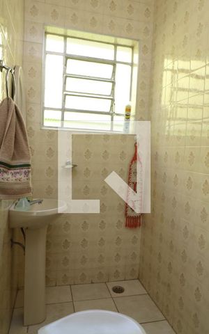 Casa à venda com 200m², 3 quartos e 2 vagasSuíte banheiro 