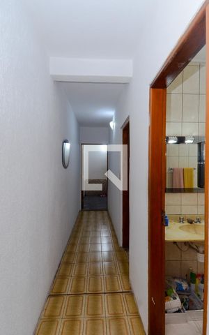 Casa para alugar com 160m², 2 quartos e 2 vagasCorredor dos Dormitórios