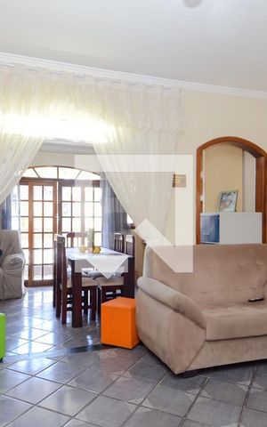 Casa para alugar com 160m², 2 quartos e 2 vagasSala