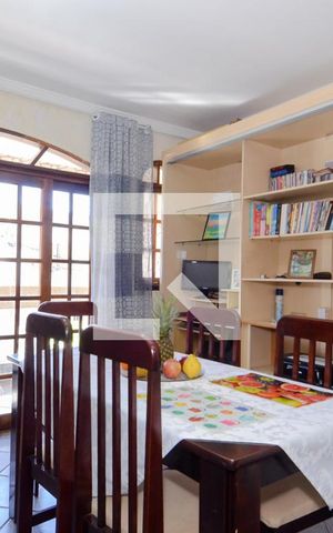 Casa para alugar com 160m², 2 quartos e 2 vagasSala