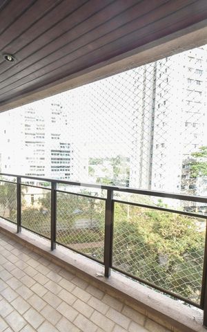 Apartamento à venda com 107m², 4 quartos e 2 vagasVaranda