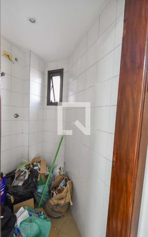 Apartamento à venda com 107m², 4 quartos e 2 vagasBanheiro de Serviços