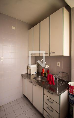 Apartamento à venda com 46m², 1 quarto e sem vaga Apartamento à venda com 46m², 1 quarto e sem vagaCozinha e Área de Serviço