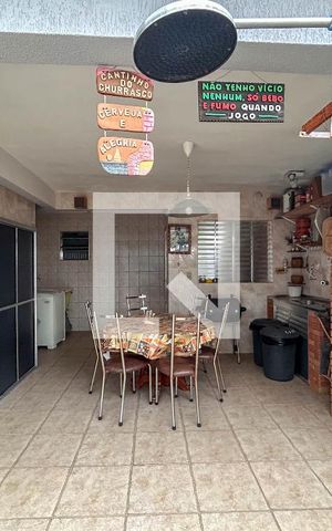 Casa à venda com 232m², 5 quartos e 2 vagas Casa à venda com 232m², 5 quartos e 2 vagasÁrea de Serviço/ Área gourmet/ Quintal