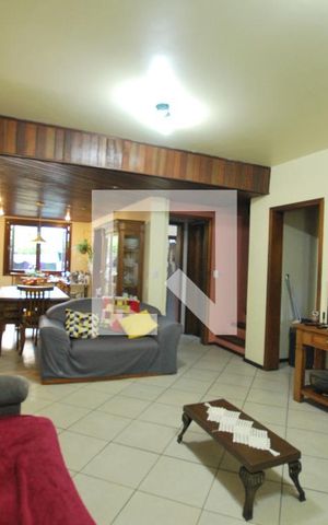 Casa à venda com 222m², 5 quartos e 2 vagasSala