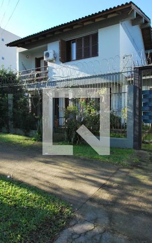 Casa à venda com 222m², 5 quartos e 2 vagasFachada