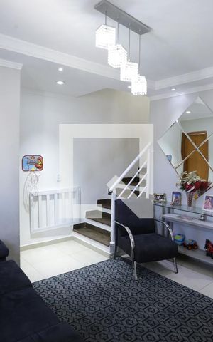 Casa de condomínio à venda com 133m², 2 quartos e 2 vagasSala
