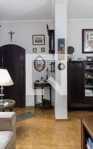 Casa à venda com 140m², 3 quartos e 3 vagas Casa à venda com 140m², 3 quartos e 3 vagasSala