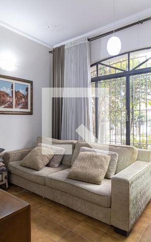 Casa à venda com 140m², 3 quartos e 3 vagas Casa à venda com 140m², 3 quartos e 3 vagasSala