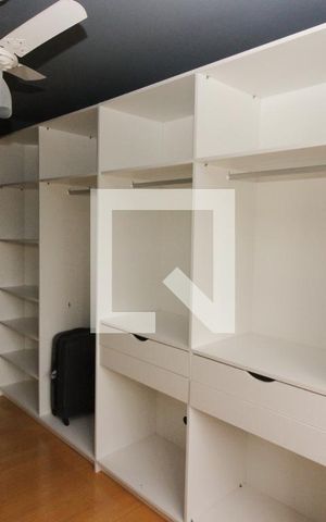 Apartamento à venda com 298m², 3 quartos e 2 vagas Apartamento à venda com 298m², 3 quartos e 2 vagasCloset da suíte