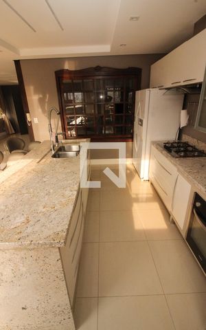 Apartamento à venda com 298m², 3 quartos e 2 vagas Apartamento à venda com 298m², 3 quartos e 2 vagasCozinha