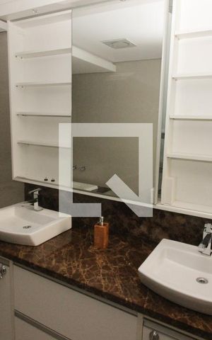 Apartamento à venda com 298m², 3 quartos e 2 vagas Apartamento à venda com 298m², 3 quartos e 2 vagasBanheiro da Suíte