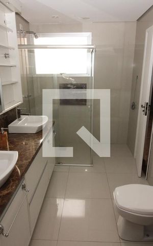 Apartamento à venda com 298m², 3 quartos e 2 vagas Apartamento à venda com 298m², 3 quartos e 2 vagasBanheiro da Suíte