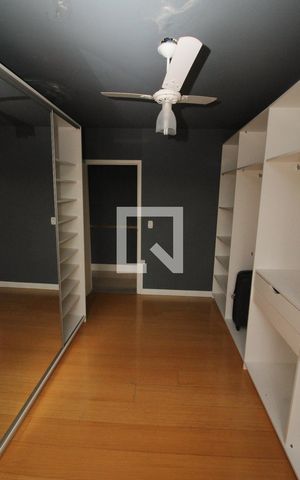 Apartamento à venda com 298m², 3 quartos e 2 vagas Apartamento à venda com 298m², 3 quartos e 2 vagasCloset da suíte