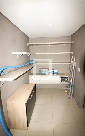 Apartamento à venda com 298m², 3 quartos e 2 vagas Apartamento à venda com 298m², 3 quartos e 2 vagasQuarto de Serviço