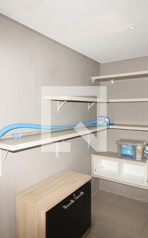 Apartamento à venda com 298m², 3 quartos e 2 vagas Apartamento à venda com 298m², 3 quartos e 2 vagasQuarto de Serviço