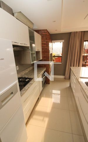 Apartamento à venda com 298m², 3 quartos e 2 vagas Apartamento à venda com 298m², 3 quartos e 2 vagasCozinha