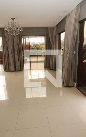 Apartamento à venda com 298m², 3 quartos e 2 vagas Apartamento à venda com 298m², 3 quartos e 2 vagasSala de Jantar