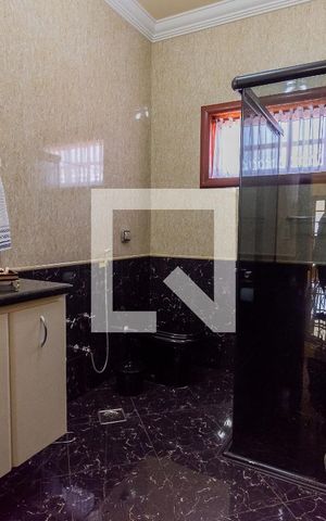 Casa à venda com 365m², 4 quartos e 10 vagas Casa à venda com 365m², 4 quartos e 10 vagasBanheiro Social