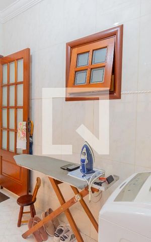 Casa à venda com 365m², 4 quartos e 10 vagas Casa à venda com 365m², 4 quartos e 10 vagasÁrea de Serviço