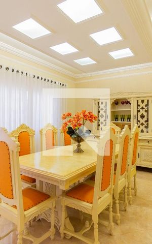 Casa à venda com 365m², 4 quartos e 10 vagas Casa à venda com 365m², 4 quartos e 10 vagasSala de Jantar