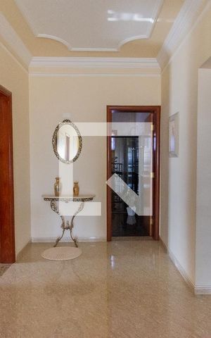 Casa à venda com 365m², 4 quartos e 10 vagas Casa à venda com 365m², 4 quartos e 10 vagasCorredor