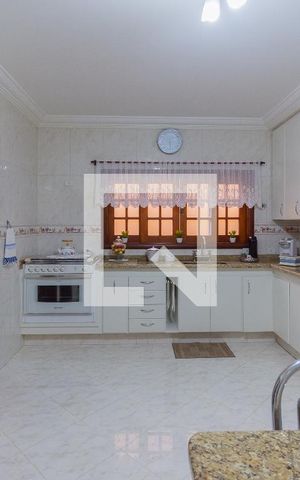 Casa à venda com 365m², 4 quartos e 10 vagas Casa à venda com 365m², 4 quartos e 10 vagasCozinha