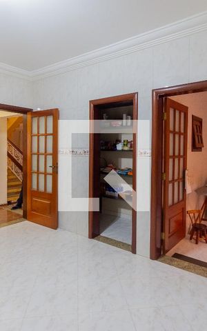 Casa à venda com 365m², 4 quartos e 10 vagas Casa à venda com 365m², 4 quartos e 10 vagasCozinha