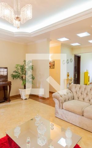 Casa à venda com 365m², 4 quartos e 10 vagas Casa à venda com 365m², 4 quartos e 10 vagasSala
