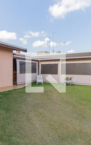 Casa à venda com 365m², 4 quartos e 10 vagas Casa à venda com 365m², 4 quartos e 10 vagasQuintal