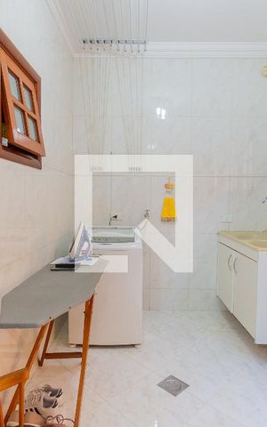 Casa à venda com 365m², 4 quartos e 10 vagas Casa à venda com 365m², 4 quartos e 10 vagasÁrea de Serviço